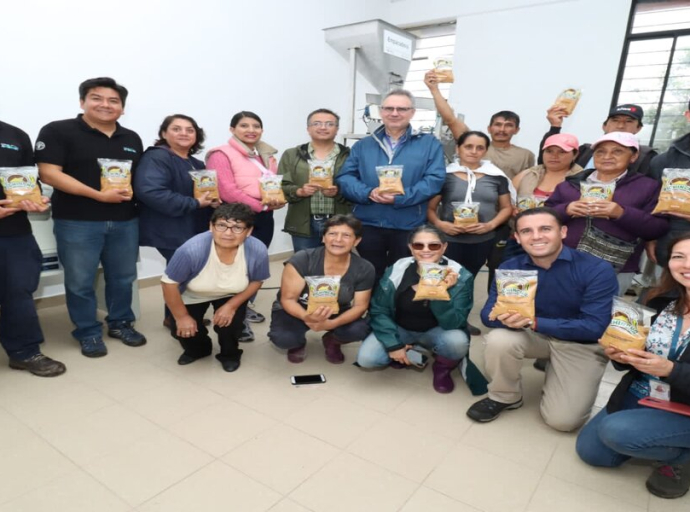 Autoridades de la UE y FAO visitaron el Centro de Procesamiento de Panela en Pichincha 